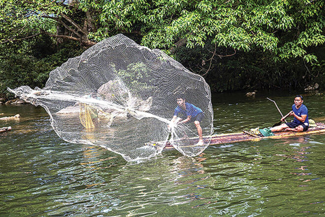 Van Lang village - a hub for traditional fishing net weaving craft