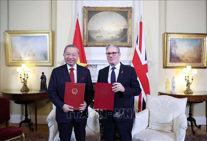 Vietnam, UK issue joint declaration on elevation of bilateral ties to comprehensive strategic partnership
