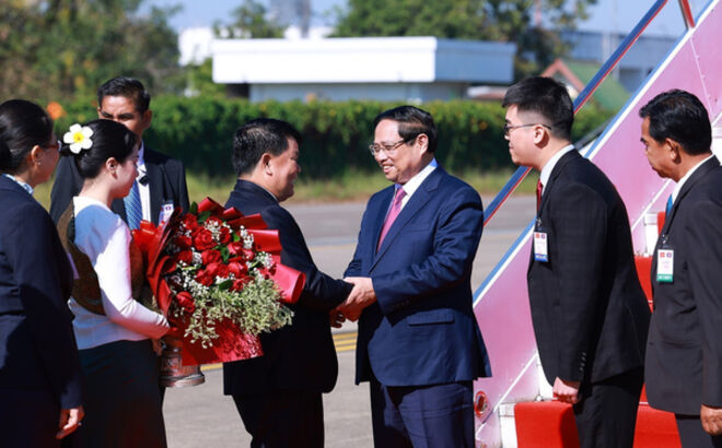 PM arrives in Vientiane for high-level Party meeting, Vietnam–Laos Intergovernmental Committee’s 48th meeting