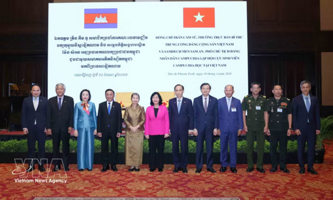 Vietnam’s senior Party official meets with Cambodian alumni in Phnom Penh