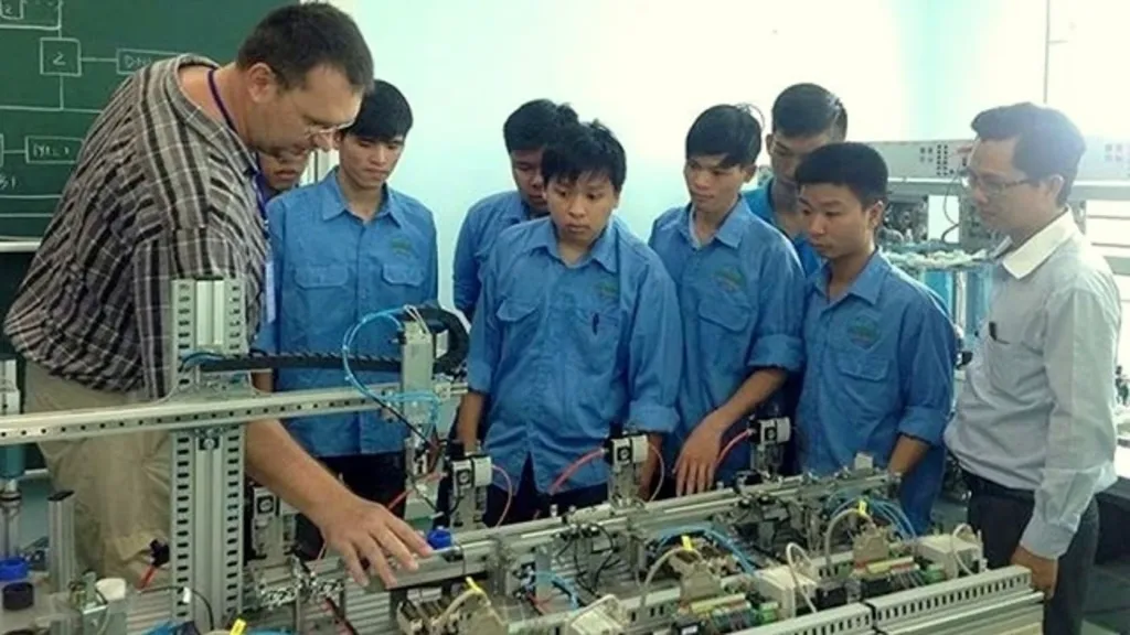 CONDITIONS FOR FOREIGN WORKERS TO WORK IN VIETNAM 2025
