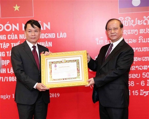 Vietnam News Agency receives Lao noble orders