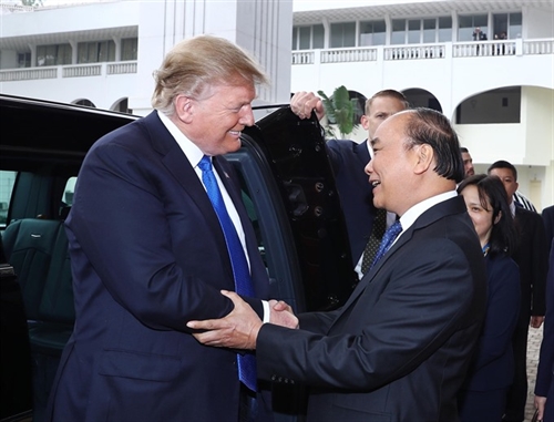 PM Phuc meets US President Trump in Hanoi
