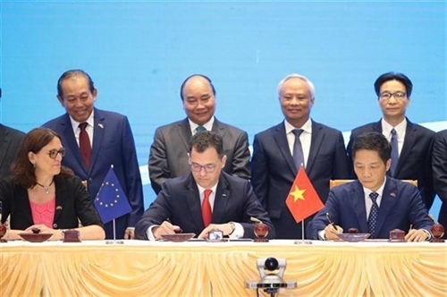 Vietnam EU sign free trade investment protection agreements