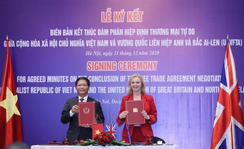 UK-Vietnam FTA - Hiệp định Thương mại tự do giữa Việt Nam và Vương quốc Anh: UK-Vietnam FTA là tấm bằng chứng cho sự đánh giá cao của thế giới đối với thị trường Việt Nam. Thỏa thuận này mở ra nhiều cơ hội mới cho doanh nghiệp Việt Nam và Vương quốc Anh. Các sản phẩm và dịch vụ của Việt Nam sẽ được tiếp cận với thị trường tiêu thụ lớn mà trước đây chưa được khai thác. Đây là cơ hội tốt để thúc đẩy phát triển kinh tế và tăng trưởng cho cả hai quốc gia.