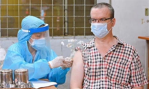 HCM City to vaccinate foreigners against COVID-19