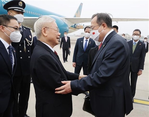 Party leader arrives in Beijing starting China visit