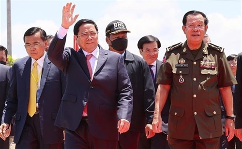 Vietnamese Cambodian PMs highlight importance of deepening bilateral ties