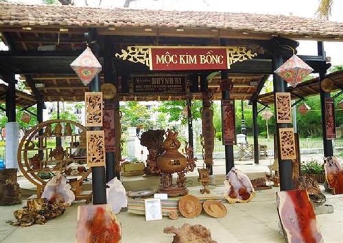 Exploring Kim Bong traditional carpentry village