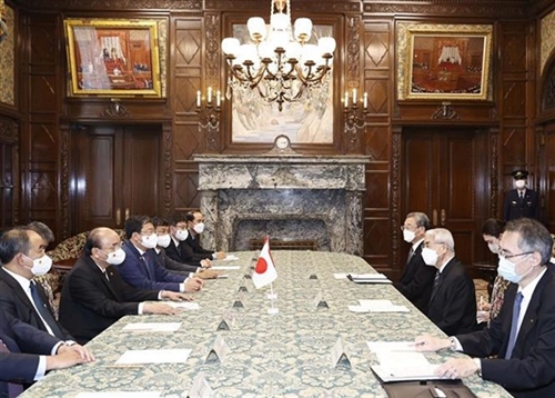 Vietnams State leader meets with President of Japans House of Councillors