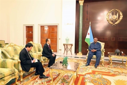Djibouti President commends Vietnams economic achievements