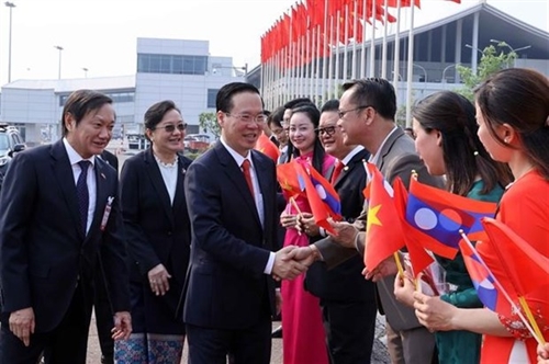 President arrives in Vientiane beginning official visit to Laos