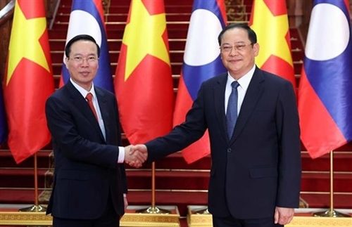 President Vo Van Thuong meets with Lao Prime Minister NA Chairman in Vientiane