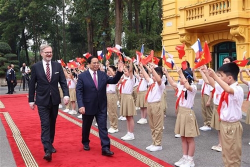 PM chairs official welcome ceremony for Czech counterpart