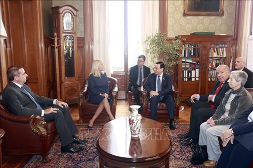 NA Chairman holds talks with leaders of Uruguayan parliament