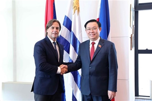 Top Vietnamese legislator meets with Uruguayan President