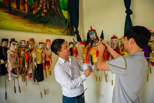 Local artisans efforts to preserve Te Tieu puppetry
