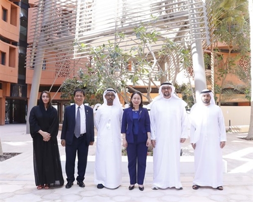 Vice President meets business leaders OV representatives in UAE